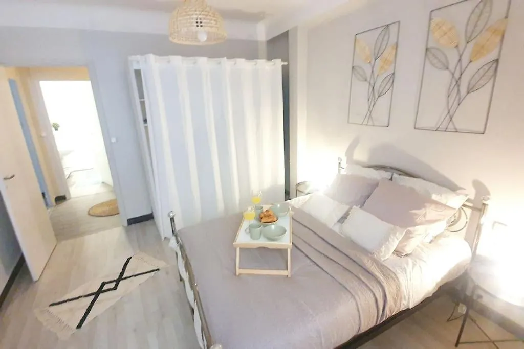 *Cosy* Spacieux * Entree Autonome* Centrale* Авиньон