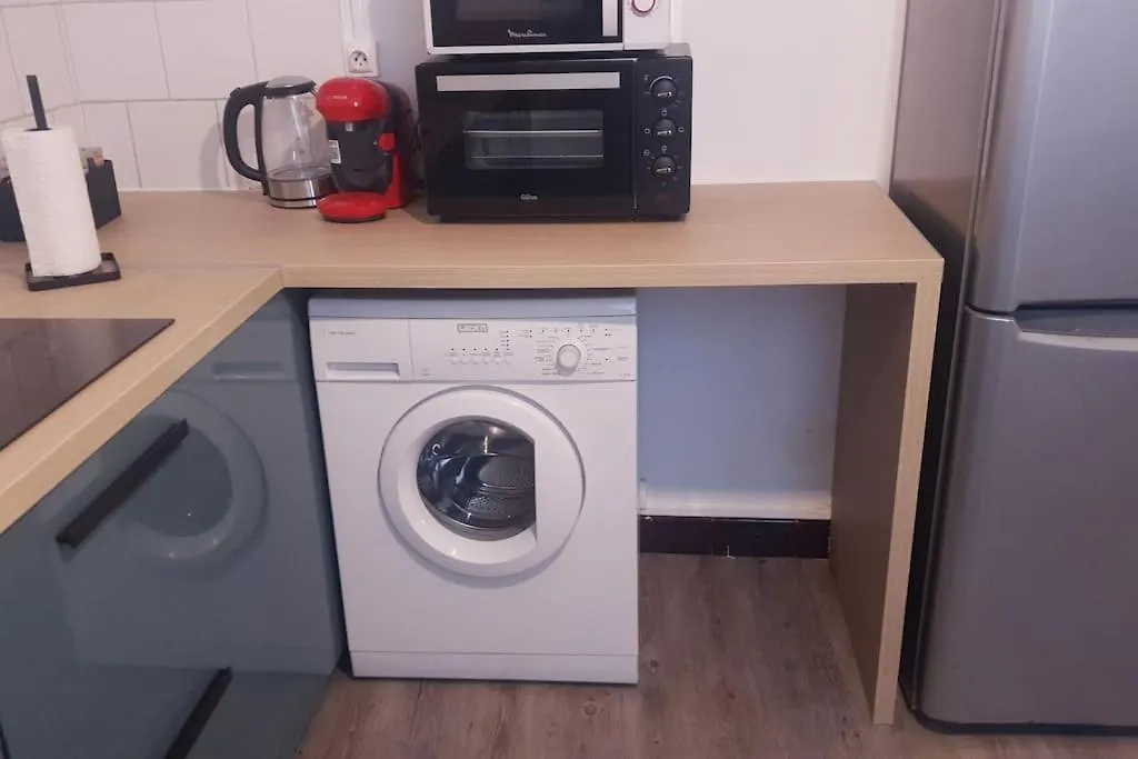 *Cosy* Spacieux * Entree Autonome* Centrale* Авиньон 0*,  Франция